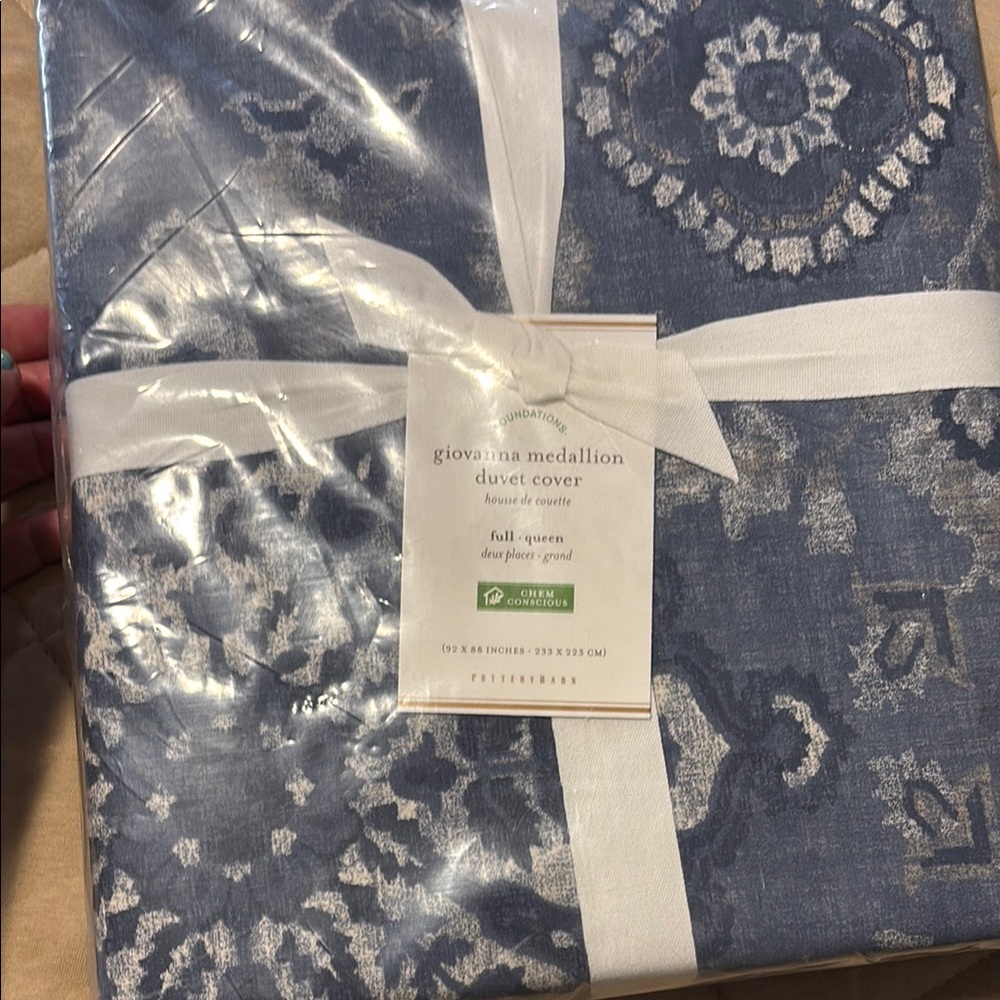 Hem Giovanna Medallion Duvet Cover in Blue and White